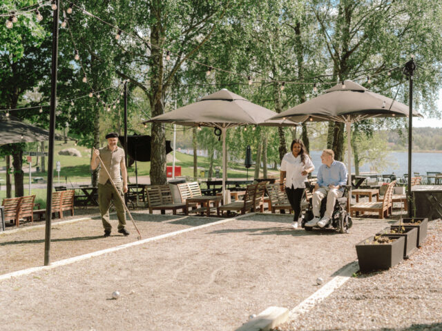 a group of people playing bocce ball