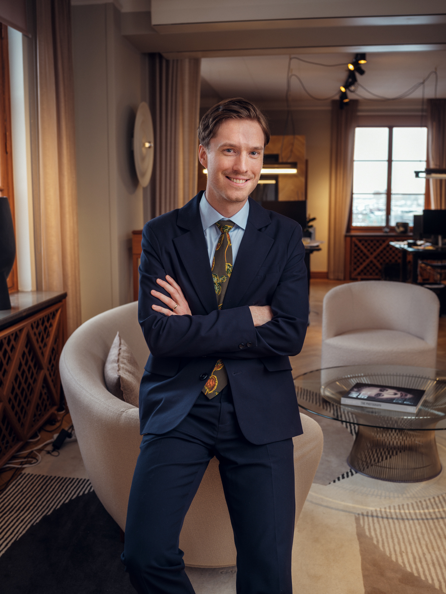 a man in a suit and tie