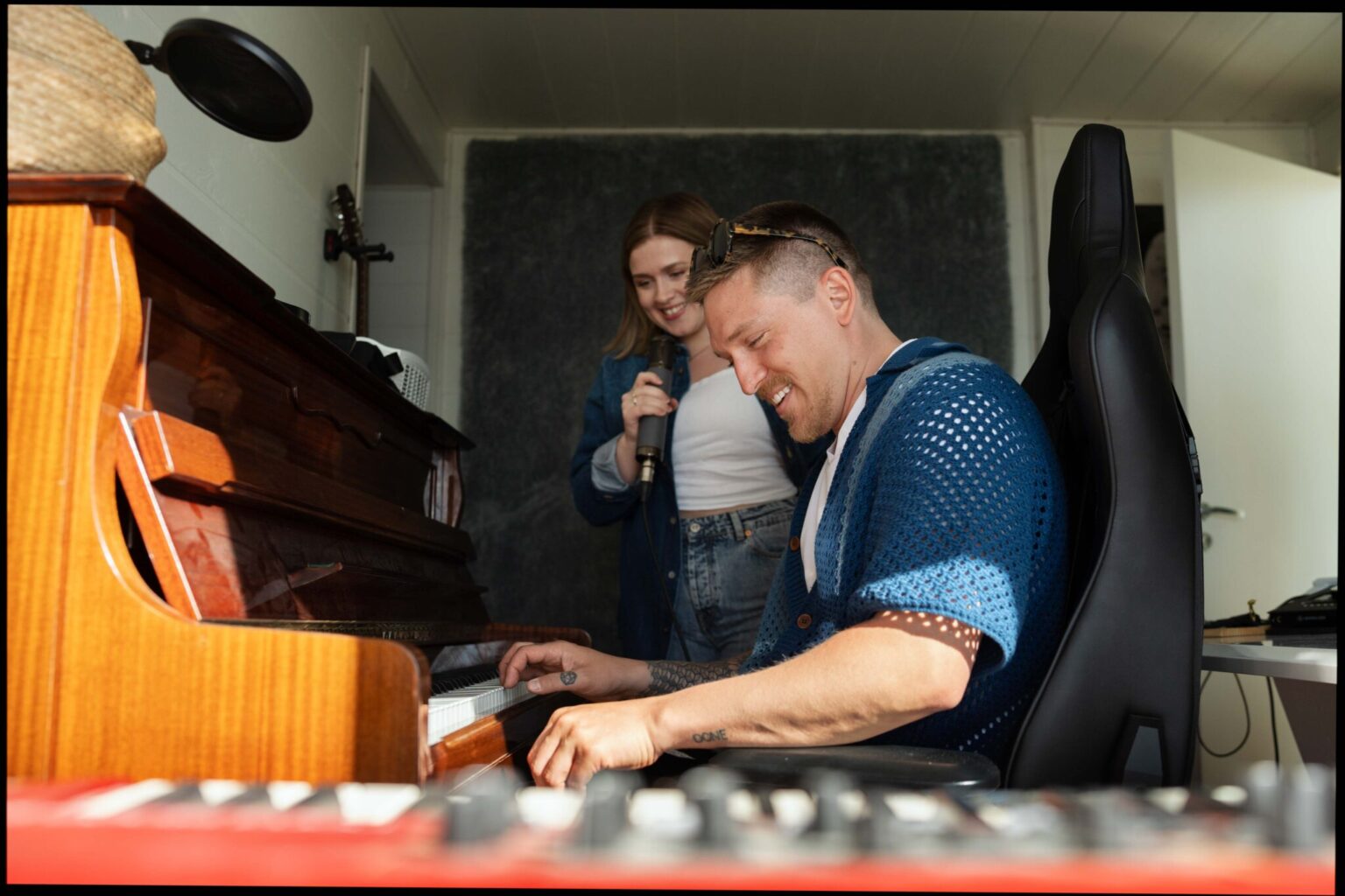 Skivomslagsfotografering med Amy Deasismont & Danny Saucedo för Min stora dag.