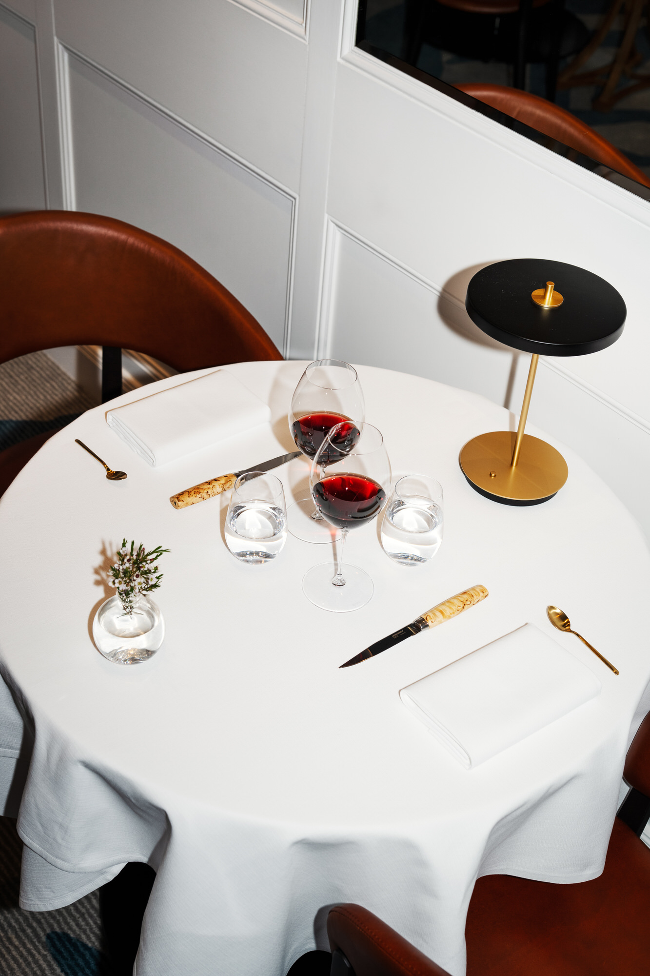 Mathias Dahlgrens designsamarbete med Morakniv och deras steak knife i masurbjörk.