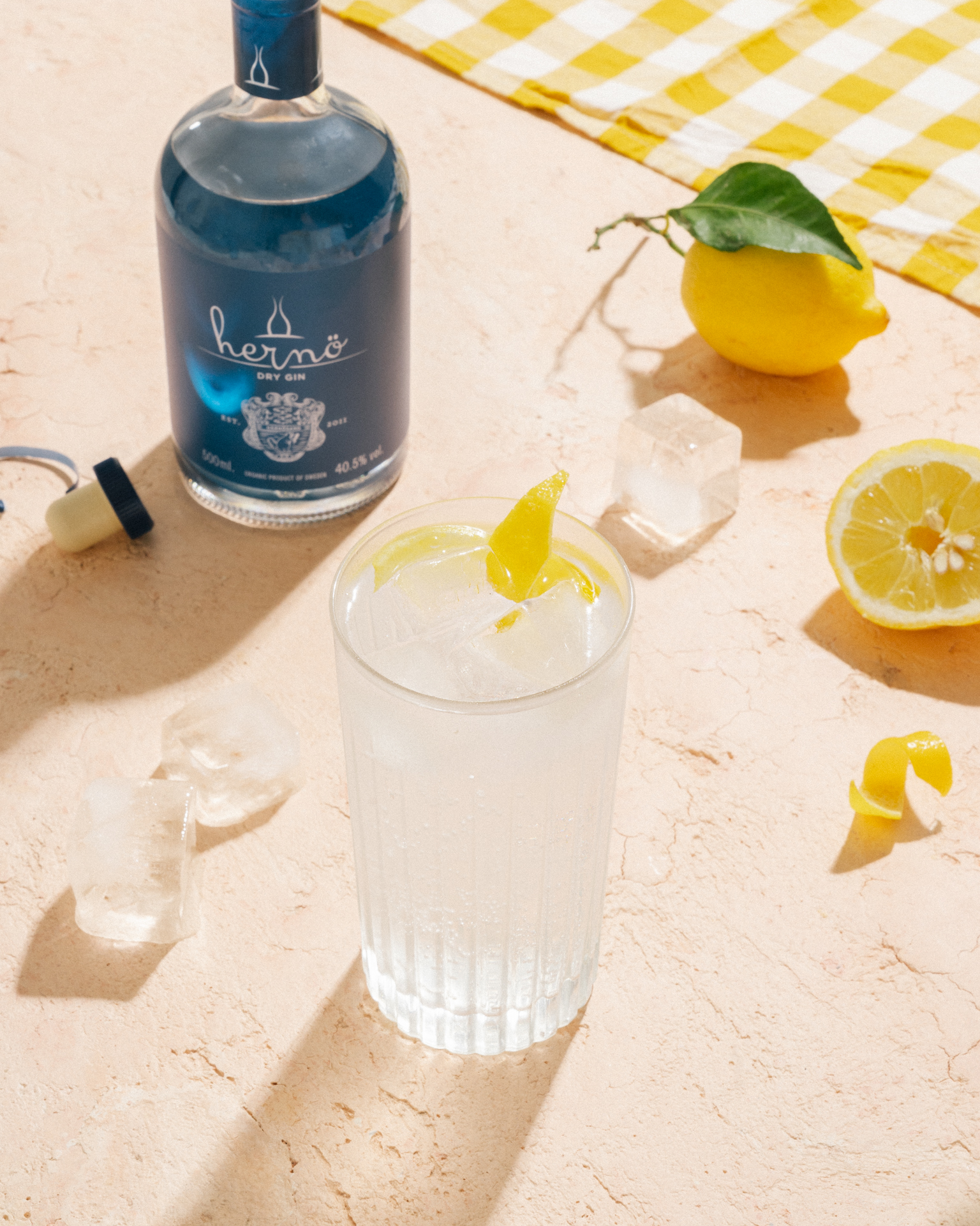 a glass of liquid with ice and lemons