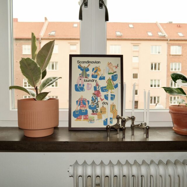 a picture frame on a window sill