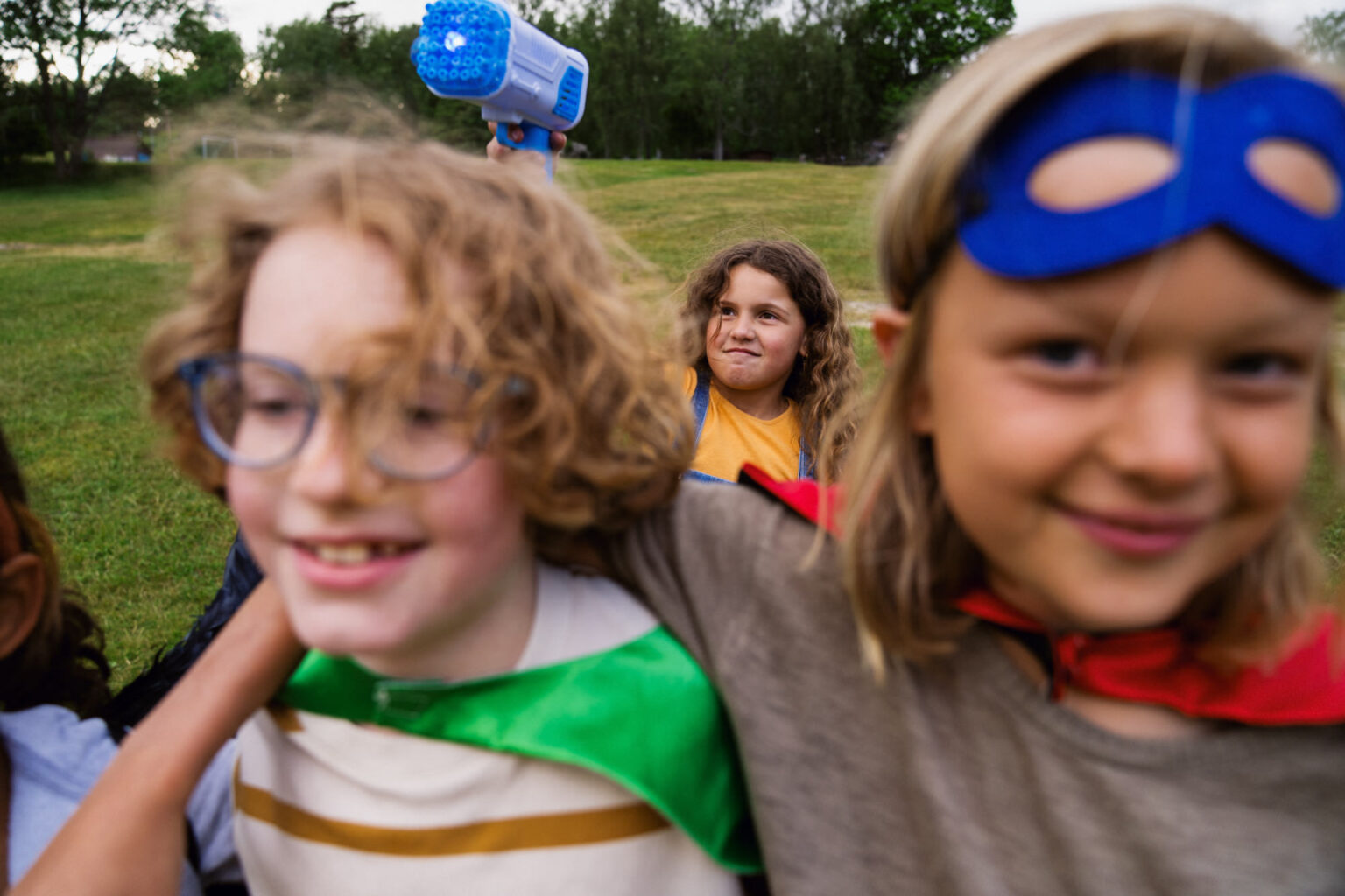 Bildbank med tema kollo fotat för Maskot Images